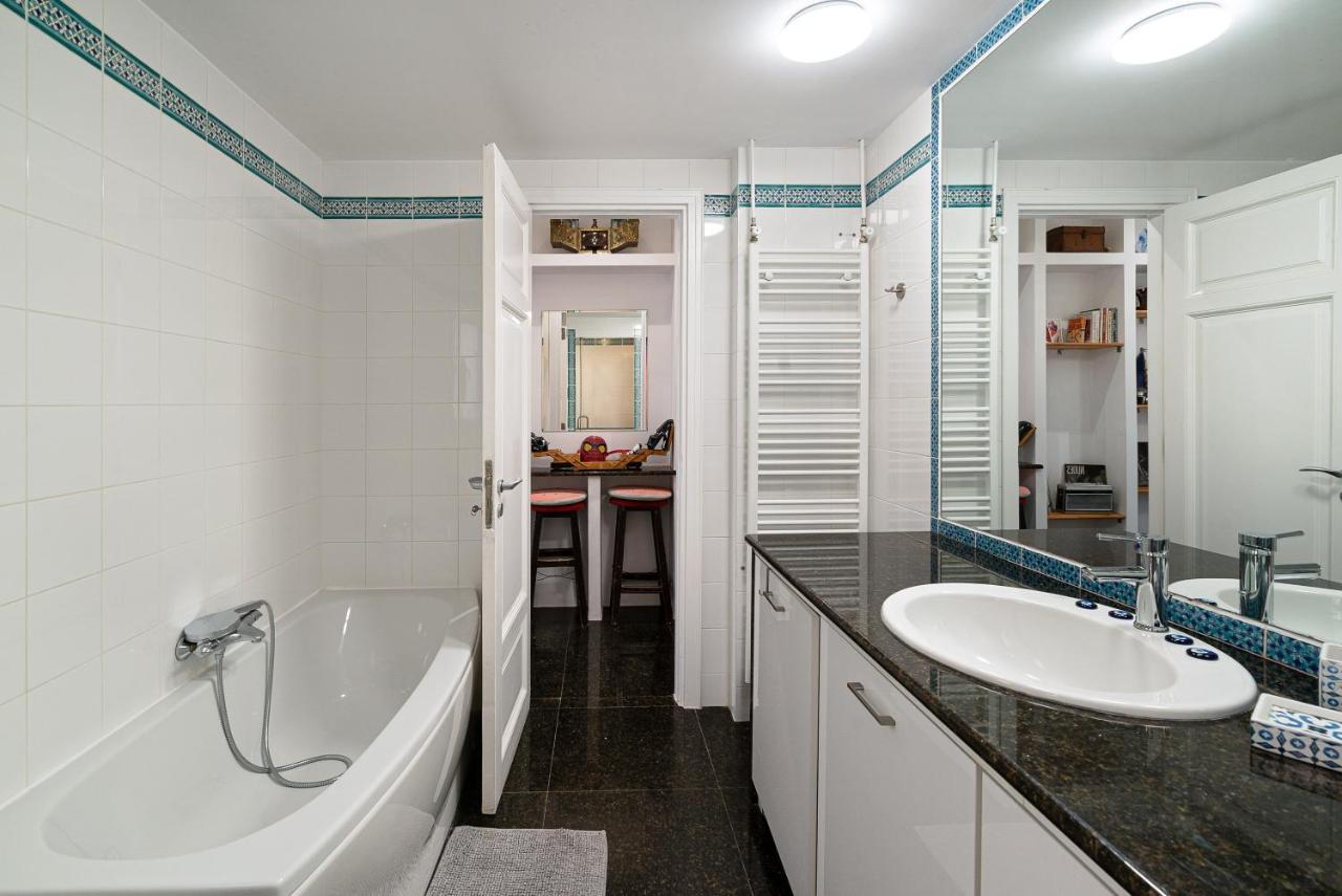 Spacious & Artistic Retro 2Bd Apt With Sauna Athens Ngoại thất bức ảnh