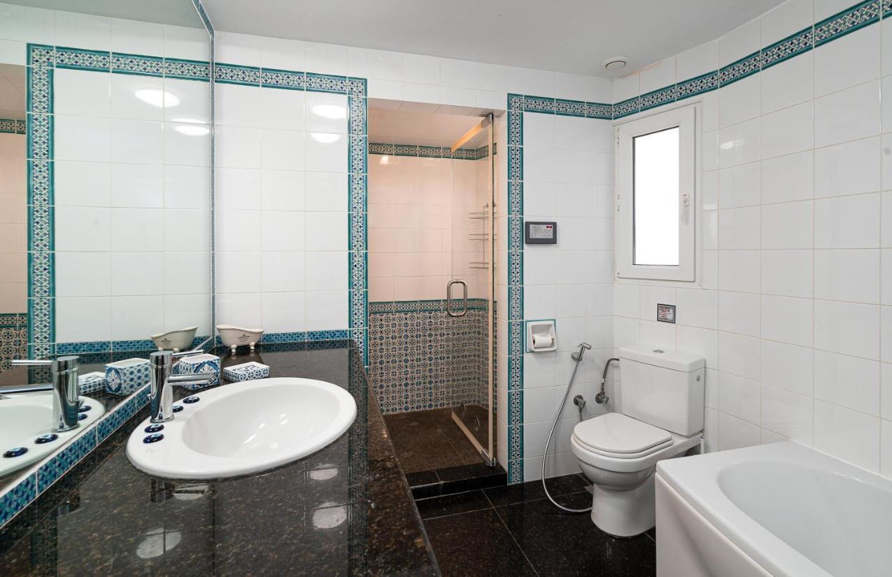 Spacious & Artistic Retro 2Bd Apt With Sauna Athens Ngoại thất bức ảnh
